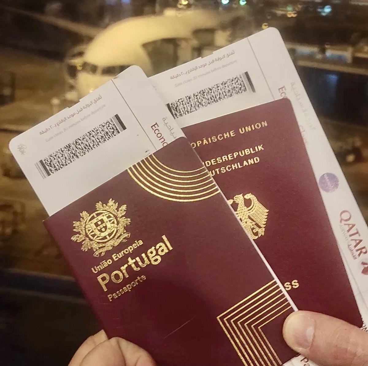 Noco683261's tweet photo. @SGuzsa @MerakisDreams @EmmaRincon Somos EUROPEOS. En unos meses voy a Europa, te mando videito cuando entre a como ciudadano europeo en migraciones a 🇪🇺. Portugal me reconoce como ciudadano portugués y Alemania reconoce a mi pareja como alemán. Tener este nivel EGO es nuestro estilo de vida. LA TENÉS INSIDE 😂 https://t.co/e67vHKlBd9