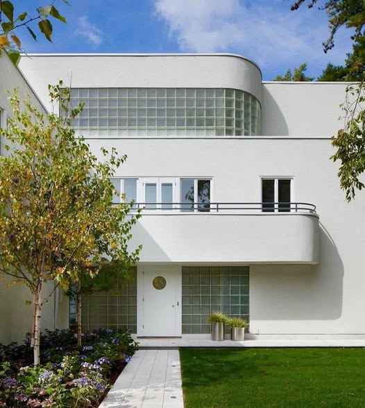 archistar1's tweet photo. Kaufmann House, 1936
Cedar Lake, Minneapolis, Minnesota 🇺🇸 USA
#architects Wessel, James Brunet &amp; Klein
#ArtModerne
#artDeco
#architecture https://t.co/QUWigXgviV