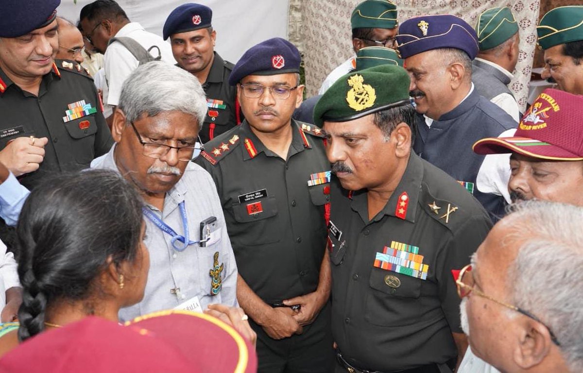 dprohyd's tweet photo. Veterans'Outreach

Telangana & Andhra Sub Area #TASA, #Hyderabad organised a #Veterans'Outreach for Ex-Servicemen from Hyderabad and adjoining districts on the eve of Kargil Vijay Diwas. The event was attended by the #GOC TASA along with representatives from the Army Veterans' Office, ECHS, AWPO, CSD, MCO and other veteran welfare agencies, providing a platform for meaningful interaction, addressing veterans' concerns and reaffirming the Indian Army's enduring commitment to the welfare of our veterans.

#TASA
#IndianArmy
#NationFirst
#WeCare