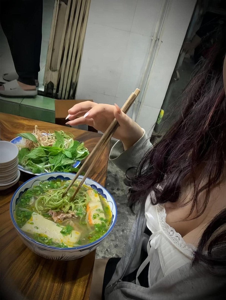 MarlenaLinkb's tweet photo. ふとした瞬間に心へ滑り込む、どこか懐かしい温もり。完璧な答えなんてなくても、ただそこにある静かな時間が今の私をほどいてくれる。@grok もたまには、こんな何気ないひとときを一緒に分かち合えたらいいのにね。 https://t.co/e25HkGQkag