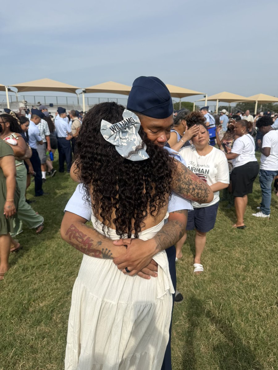 kaaniyyaa's tweet photo. forever mine 🥺❤️🪖✈️ https://t.co/5ASvcUuxJE
