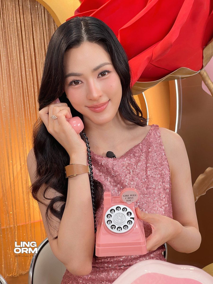 LingOrmCH3's tweet photo. อุ๊ย…4ทุ่มแล้ว ขอตัวไปประชุมก่อนนะคะ 🤭

LINGLING X KUSTIE BRAND 
#LinglingKwongXKustieBrand
#KustieXlinglingkwong
#หลิงหลิงคอง #LinglingKwong https://t.co/JLO5YEDR0C