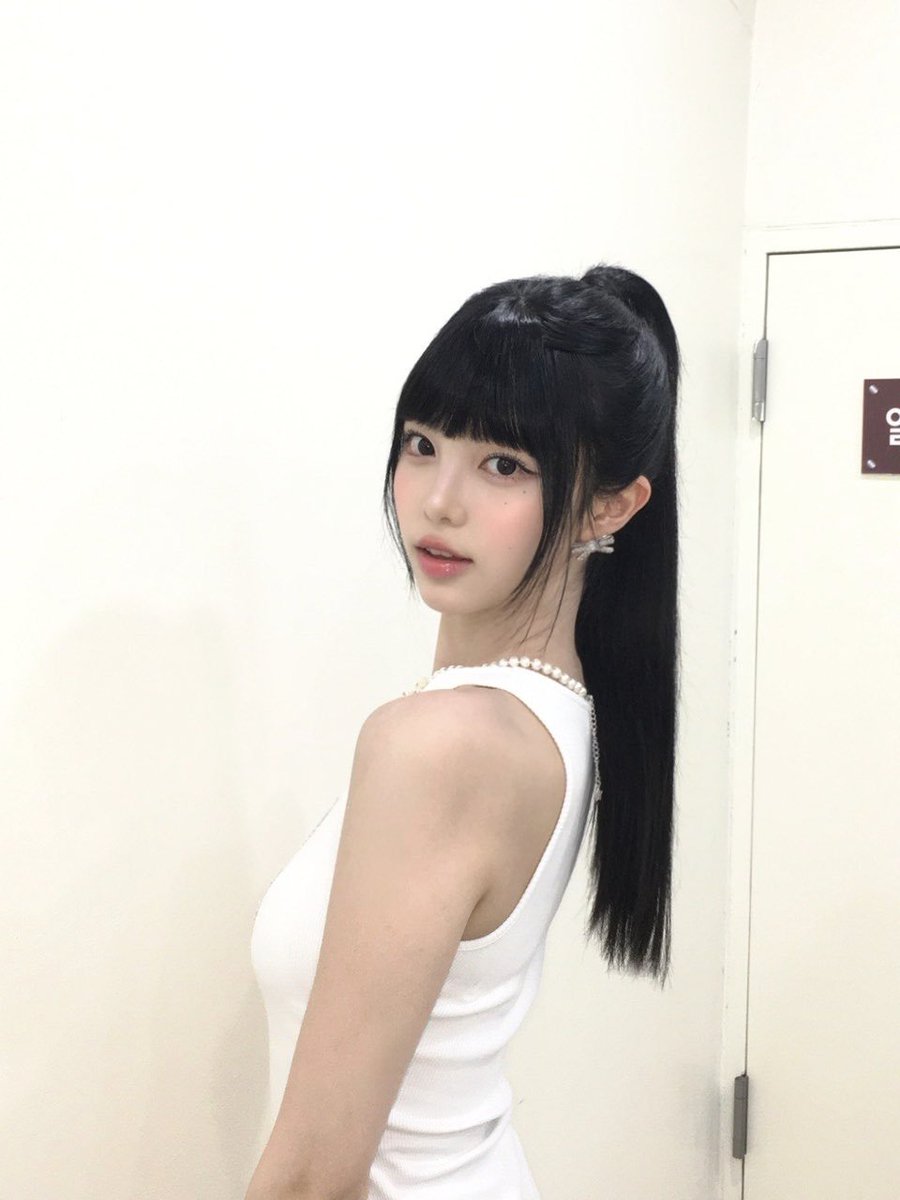 H2H_INA's tweet photo. 260725 #IAN weverse post

Hachu

Apa kalian semua sudah menonton KM CHART AWARDS?
Berkat dukungan kalian, Hearts2Hearts berhasil menerima penghargaan <ULTIMATE 12> dan <BEST FEMALE>. 👏🏻

Hari ini benar-benar menjadi waktu yang sangat membahagiakan karena kami bisa menampilkan penampilan kami untuk Hachu sekaligus menerima penghargaan.

Semua penghargaan berharga yang kami terima hari ini adalah berkat Hachu yang selalu mendukung kami, baik dari dekat maupun dari jauh.
Semuanya berkat Hachu!

Ke depannya, Hearts2Hearts dan aku, Ian, akan terus bekerja keras untuk mempersembahkan penampilan yang lebih baik lagi.

Terima kasih, Hachu. 😚

#Hearts2Hearts #하츠투하츠 #H2H
@Hearts2Hearts