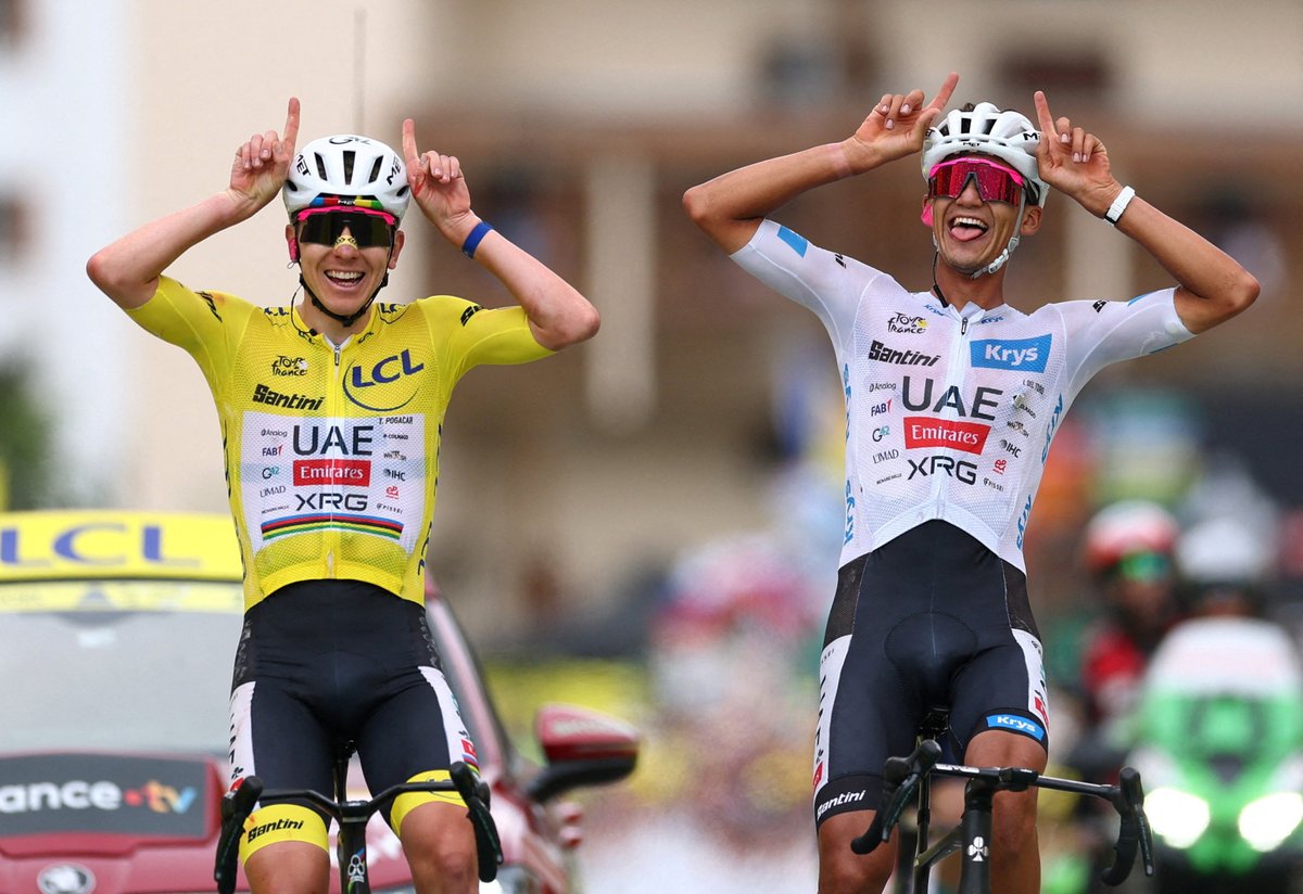 albermg's tweet photo. 🐂 Esta no es una foto cualquiera. Pogacar y Del Toro.

No es normal que el líder del #TDF2026 se pase la etapa tirando del pelotón para un compañero.

Tampoco que reniegue por tercera vez de ganar una etapa solo por ayudar.

👑Ha elegido sucesor. Le pasará la corona cuando toque https://t.co/019Z61d5uC