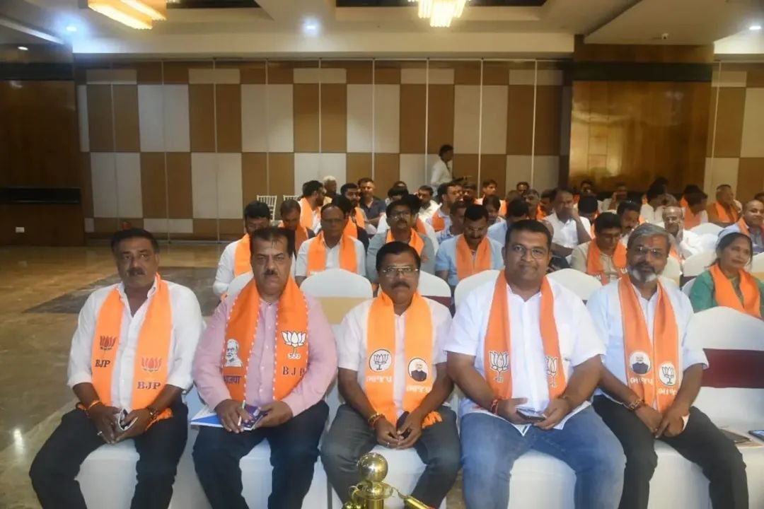umisha_vasava's tweet photo. "સંગઠનની એકતા, કાર્યકર્તાનો પરિશ્રમ અને જનતાનો આશીર્વાદ જ ભવ્ય વિજયનું સાચું બળ છે."

માંજલપુર વિધાનસભાની પેટા ચૂંટણીને લઈને ભારતીય જનતા પાર્ટી, વડોદરા મહાનગર દ્વારા બૃહદ કાર્યકર્તા બેઠકનું આયોજન કેન્દ્રીય જળશક્તિ મંત્રી માનનીય શ્રી સી.આર.પાટીલ સાહેબ ની અધ્યક્ષતામાં થયું. https://t.co/1PAErwuY5z