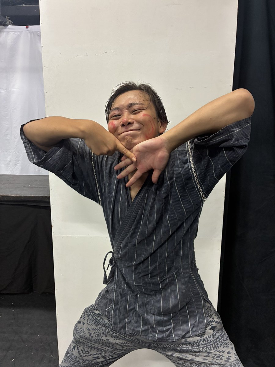 mackenlow12's tweet photo. #コミックヒーローズ 6ステめ、無事終演しました！
ご来場いただいた皆様ありがとうございました！

ちゃんと汁大開放して、もうヘトヘト！楽しんでもらえたかな？？

アンケートも感想ポストもありがとうございます！全部見てる！
感謝の気持ちを込めて、6ステめ終演ポーズ…！📷✨ https://t.co/Q5SAnjy0xe