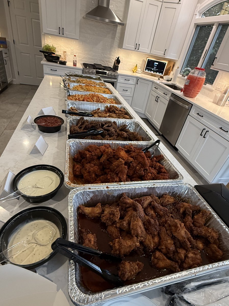 _mrsjohansen_'s tweet photo. A house full of @RFootball boys and hearts full of gratitude. So thankful for the chance to get to know these incredible young men! #FAMILY #CHOP #Blessed https://t.co/Mo6323EAQB