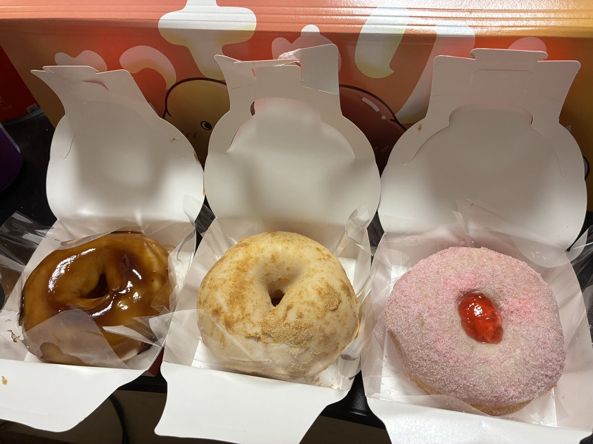 minappe_cos's tweet photo. そういえば
もっちゅりん食べた
ドーナツじゃなくて、ほぼおもちだった
個人的にはポンデリングが好き https://t.co/ymsHz1jgB3