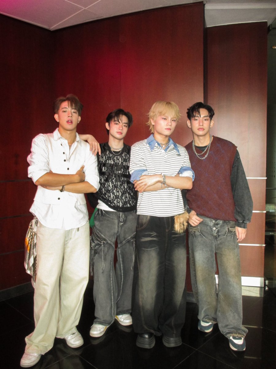AJAAofc's tweet photo. #AJAA 📍 4:ÜS Advance Listening Party ⭐️

Thank you to all the Hanies who joined us for the 4:ÜS Advance Listening Party! 🫶🏻✨ Just like AJAA, we hope you’re even more excited for the EP! 💚

🗓️ 07.31.2026 | 12AM
PRE-SAVE NOW 🔗 https://t.co/3NYApQjCYk

#4ÜS #4ÜSListeningParty #AJAA_COMEBACK