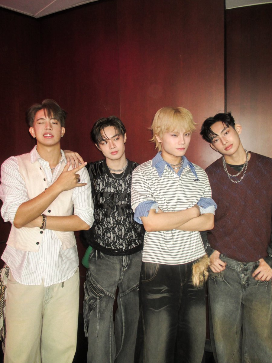 AJAAofc's tweet photo. #AJAA 📍 4:ÜS Advance Listening Party ⭐️

Thank you to all the Hanies who joined us for the 4:ÜS Advance Listening Party! 🫶🏻✨ Just like AJAA, we hope you’re even more excited for the EP! 💚

🗓️ 07.31.2026 | 12AM
PRE-SAVE NOW 🔗 https://t.co/3NYApQjCYk

#4ÜS #4ÜSListeningParty #AJAA_COMEBACK