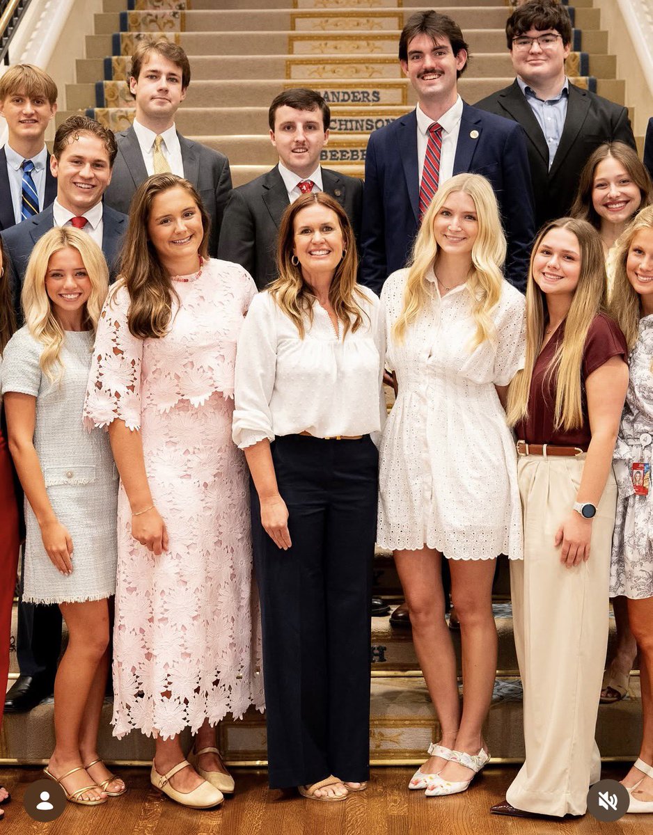 thetrueshelby's tweet photo. Sarah Huckabee’s summer internship program has a type. https://t.co/4DZdLHdE2K