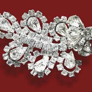 renaissancefai's tweet photo. Vintage Clear Rhinestone Floral Leaf Brooch: Silver Plated Sparkle
https://t.co/1Uuz6iJDU1?
#brooch #clearRhinestones #rhinestones #tearDrop #sparkle #glitter #silverPlate #vintage #leaf #floral #bridal #ice #giftforher #bedazzled https://t.co/VXmVvG0470