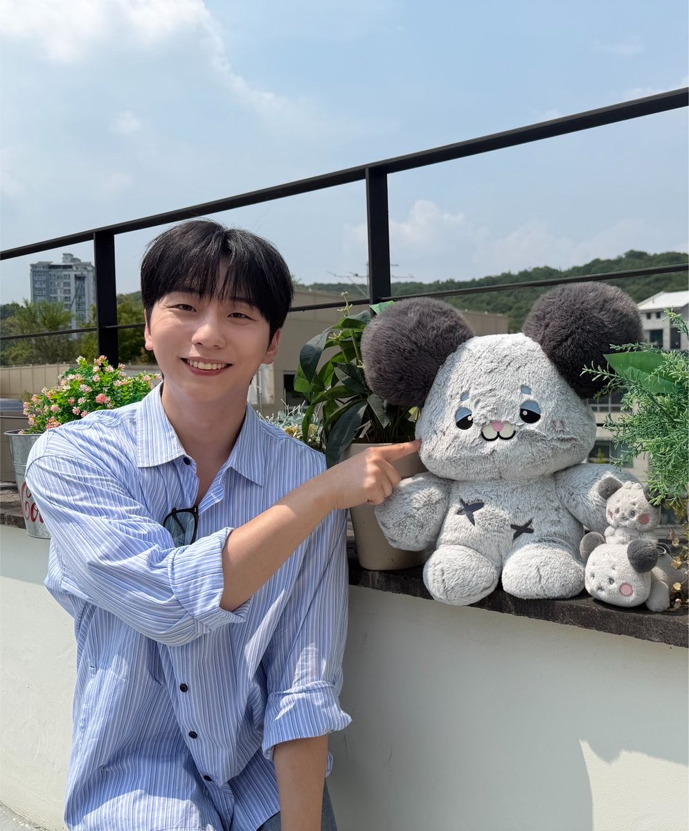 pluto_delts's tweet photo. IM CRYING THIS IS SO CUTE https://t.co/ShfuwaD6we