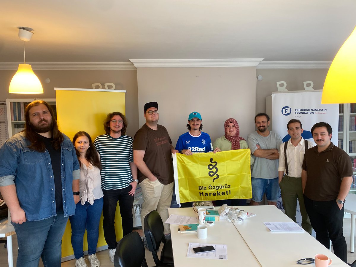 bizozguruz_org's tweet photo. Friedrich Naumann Vakfı’nın (FNF) destekleriyle gerçekleştirdiğimiz Çevre ve Özgürlük Projesi’nin üçüncü etkinliği olan “Kâr Eden Şirketler Çevreyi Koruyabilir mi?” seminerimizi başarıyla gerçekleştirdik.

Çevre sorunlarına ilişkin klasik yaklaşım; “Şirketler kötüdür, kâr güdüsü yıkıcıdır, doğayı ancak devlet kurtarabilir.” düşüncesi etrafında şekilleniyor. Seminerimizde ise bu yaklaşımın aksine, piyasa temelli çevrecilik perspektifinden şirketlerin çevre ve iklim krizlerinin çözümünde nasıl kilit bir rol üstlenebileceğini ele aldık.

Etkinliğimize katılarak görüş ve fikirleriyle katkı sunan tüm katılımcılarımıza, ayrıca projemizi destekleyen herkese teşekkür ederiz.

Bir sonraki etkinliklerimizde görüşmek üzere!