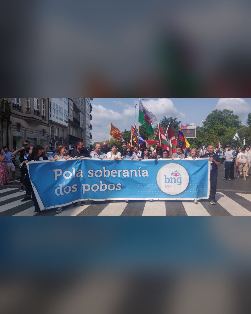 Poble_Lliure's tweet photo. Hem participat a la manifestació d’@obloque a Compostel·la per celebrar el dia de la pàtria gallega. https://t.co/4OiIx7Rpd7