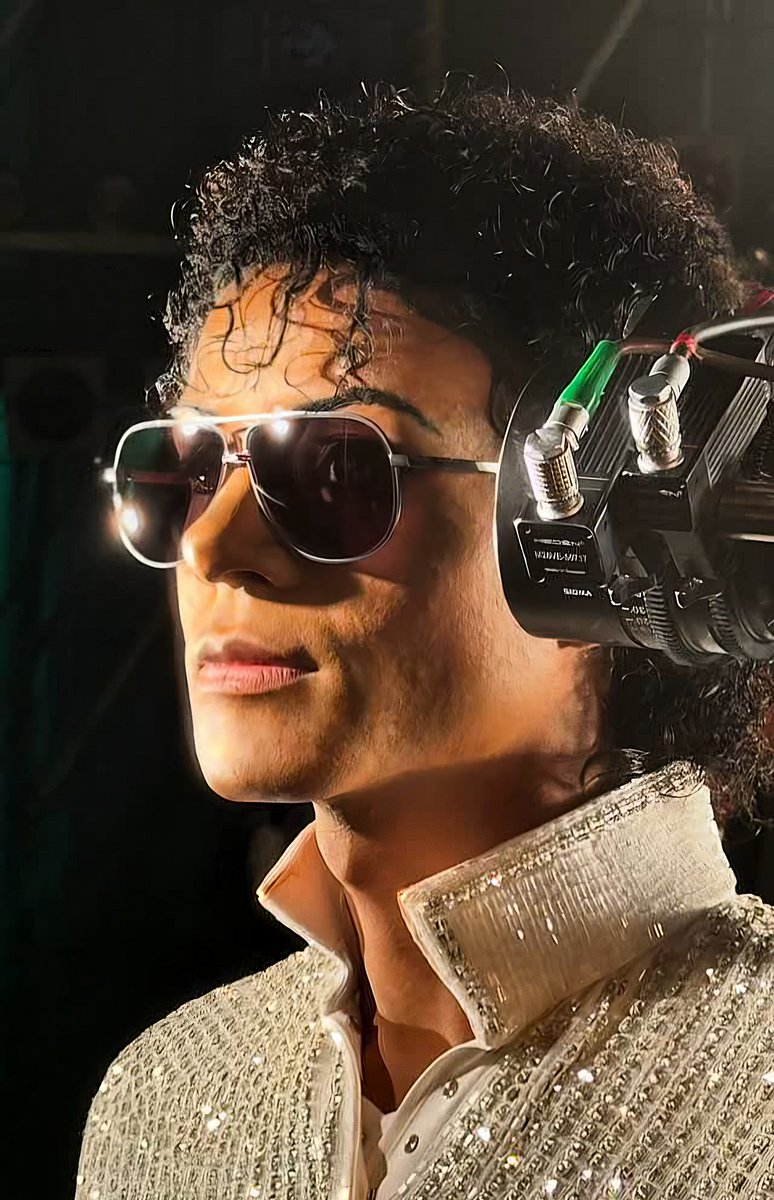 MJJAAFARX's tweet photo. jaafar jackson born to play michael https://t.co/T6alv23IoV