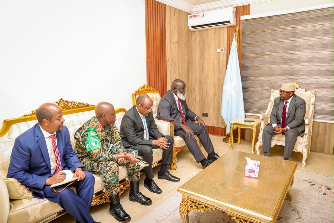 sntvnews1's tweet photo. The Defence Minister @AhmedMoFiqi today held a meeting with the Special Representative of the Chairperson of the African Union Commission for Somalia and Head of the African Union Support and Stabilisation Mission in Somalia (AUSSOM), H.E. El Hadji Ibrahima Diene.
The meeting focused on strengthening cooperation between the Ministry of Defence and AUSSOM, with discussions centred on support for ongoing counter-terrorism operations.