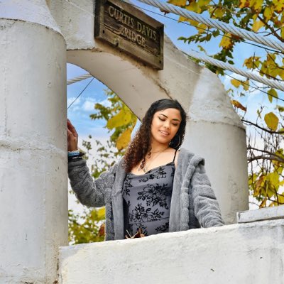 charlizewrites's tweet photo. #NewProfilePic https://t.co/mnEiCiC7Qf