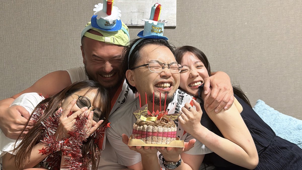 skdkrmktknd's tweet photo. ぼーちゃお誕生日7/26おめでとうなう🎂
いつもありがとさんですっっっっ🥳

みーたんも7/22誕生日だったから
昨日みんなでお祝いしたよ〜🥂 https://t.co/6W3AkFPOT7