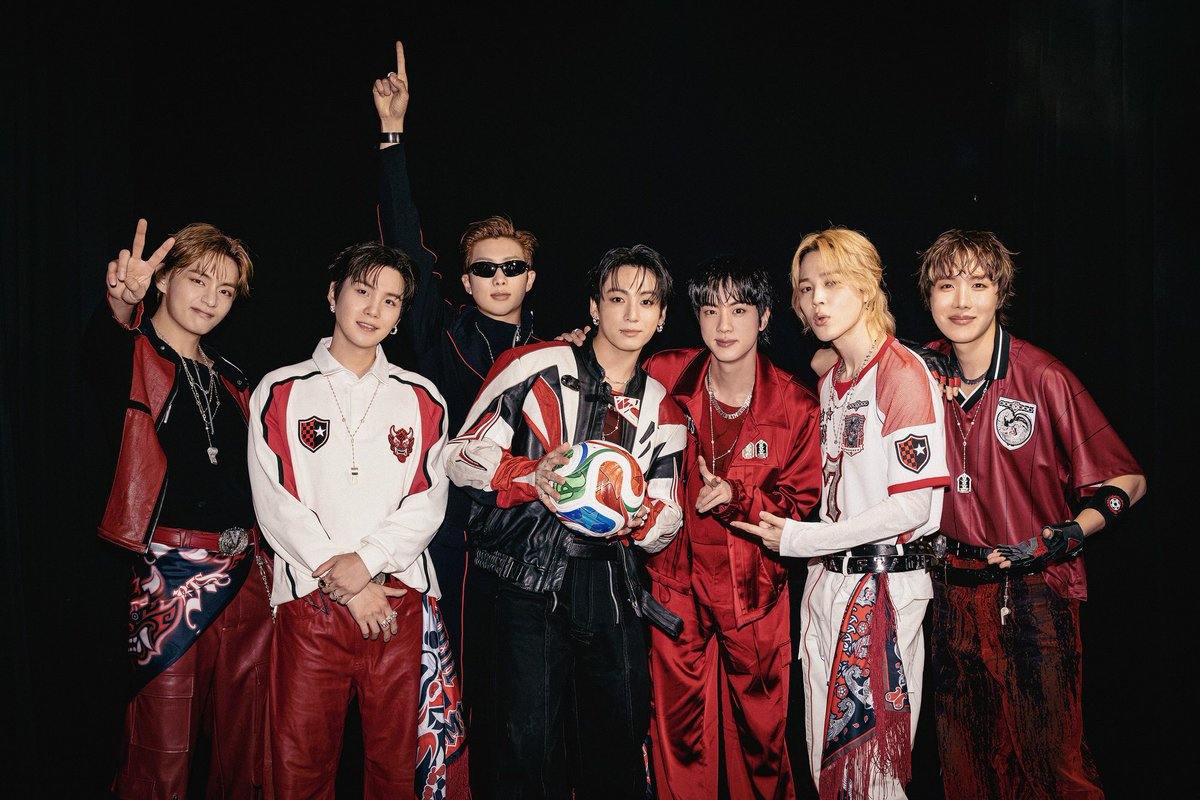 btschartsxdaily's tweet photo. [INFO] #BTS x FIFA Global Citizen Auction current Bids:

– #JIMIN Shirt — $15K 
- #V Scarf — $15K
– #JUNGKOOK Jacket — $8.5K
– #JHOPE Gloves — $7K
– #SUGA Pants — $6.5K
– #JIN Belt — $4.2K
– #RM Boots — $3K

🚨 All proceeds will go to the "FIFA Global Citizen Education Fund," which supports education and sports participation for children in underprivileged areas.
🚨 Anyone from around the world can bid on BTS’ clothes!
https://t.co/sZTYOzf4bO