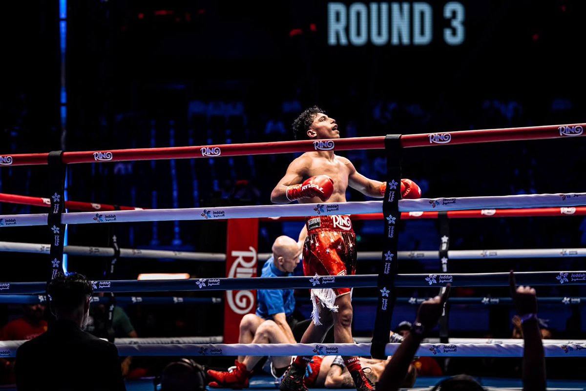 Turki_alalshikh's tweet photo. البطل السعودي سلطان المحمد يفوز على خصمه إيفرين بيسالدوتش في حدث TheComeBack 🥊🇸🇦😎

 Sultan AlMohammed earns an impressive win over Efren Besalduch at TheComeBack, making a strong statement 🥊🇸🇦 https://t.co/wPAUkUfYih