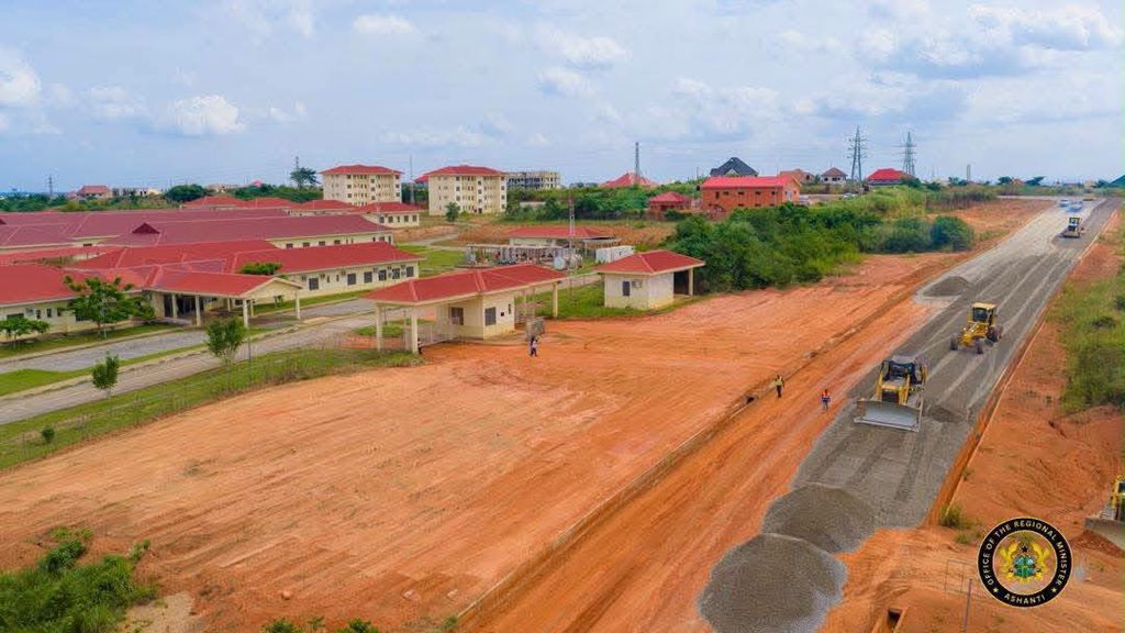 AfroGrowth360's tweet photo. 🇬🇭 Ghana's healthcare revolution! A $380M Euroget De-Invest mega health project is entering its final completion phases! 🏥🩺
🏗️ Status: Regional hospitals built; final equipment installation underway.
🎯 Impact: Adding 500+ modern beds. https://t.co/sM9FO0r2Cg