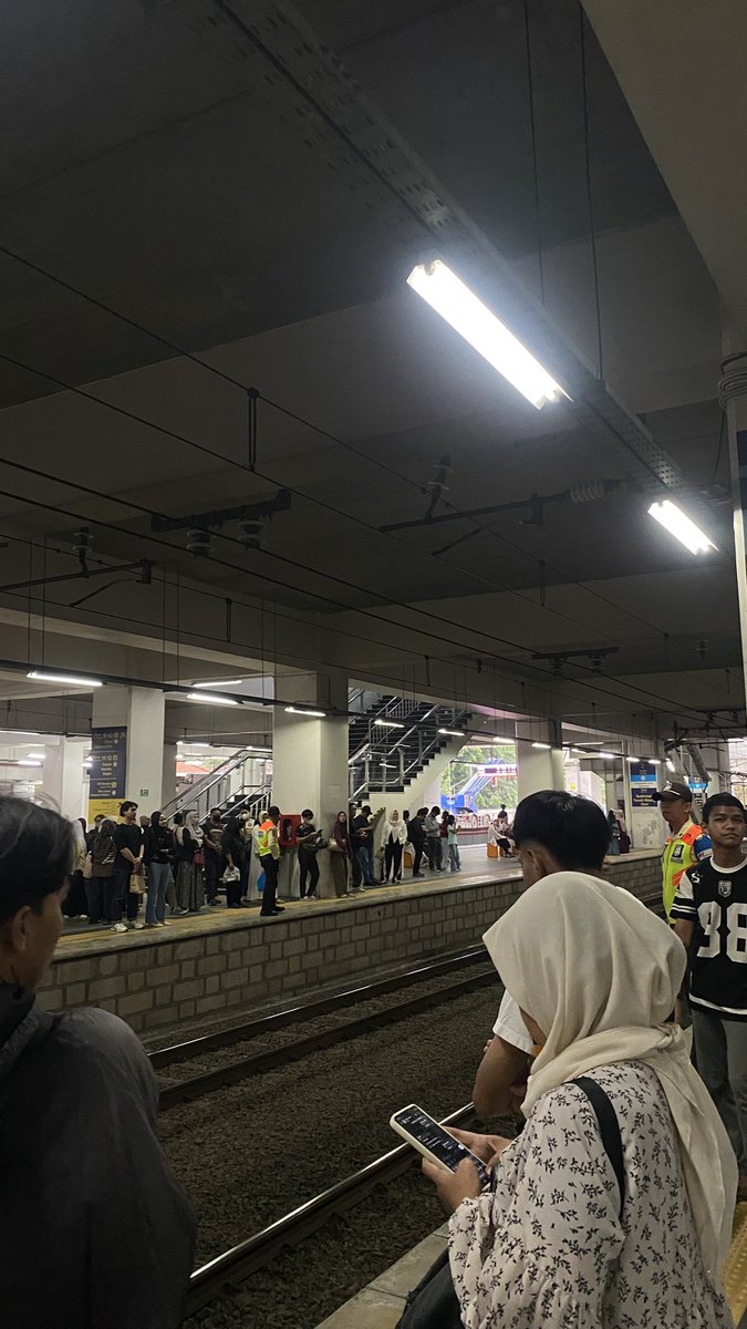 ___daun's tweet photo. minggu ini ke bogor, minggu depan? https://t.co/VGpqVb6fWn