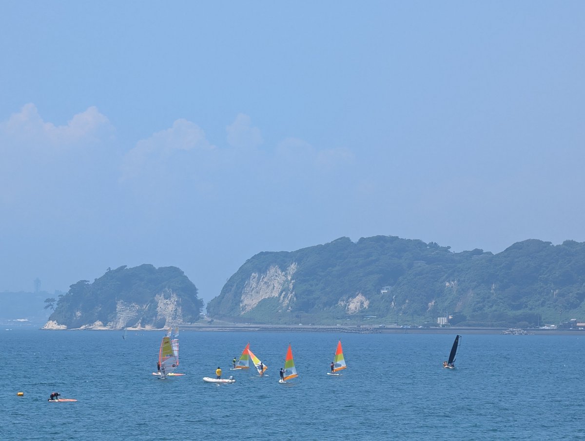 maririn_sup's tweet photo. 焼けた砂浜⛱️に熱湯状態🌊

これじゃ魚𓆝もいなくなっちゃうよ

今日は久しぶりに　ho師匠から教わった石鹸箱的漕ぎで3キロ
もう3キロでヘトヘトです😵‍💫
なんだか水は綺麗でした✨ https://t.co/GuH9rIy7a5