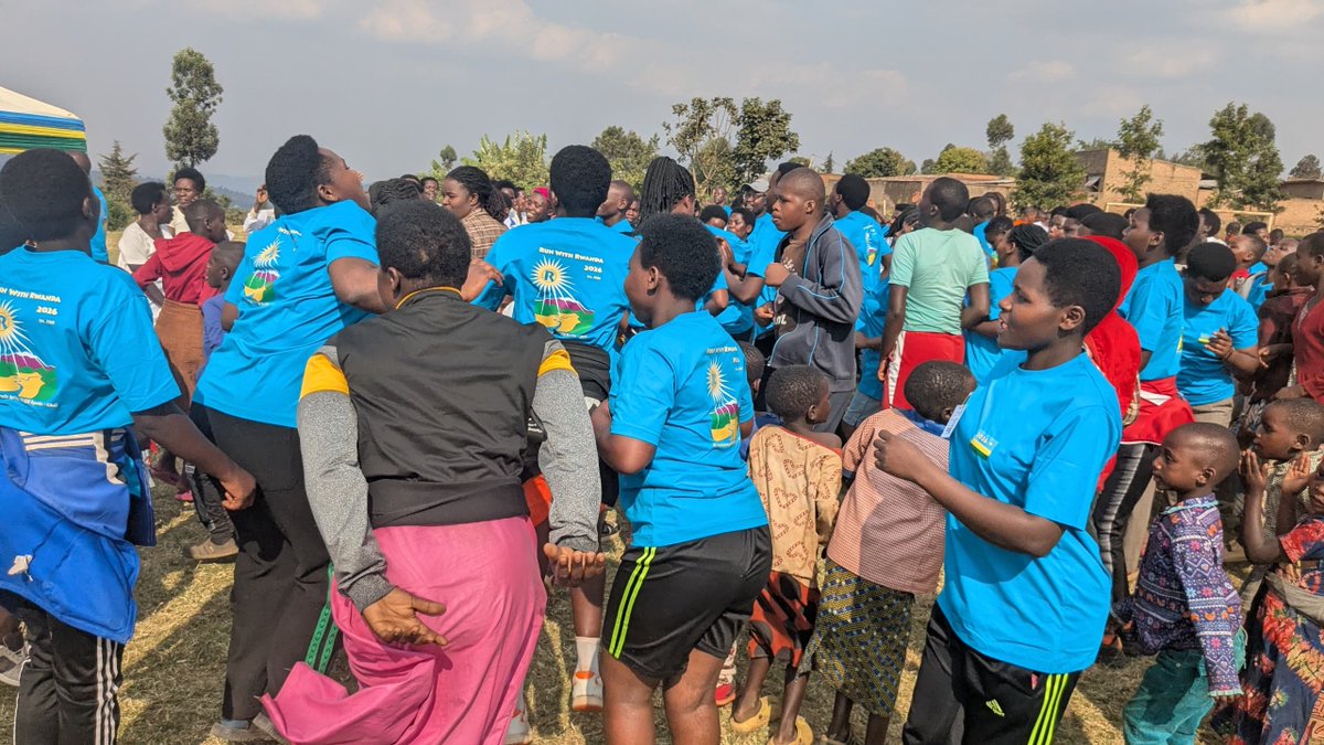 radioishingiro's tweet photo. Ku bufatanye bwa @EByumba (EAR Byumba) na Leta y’u Rwanda, Akarere ka @Gicumbi_Rwanda ku kibuga cya #Kibali ,hari kubera amarushanwa yo gusiganwa n'amaguru afite insanganyamatsiko igira iti“DUHARANIRE UBUZIMA BWIZA, DUKORA SIPORO”
✅Twirinda indwara zitandura n’indwara z’ibyorezo: Diyabete, Umuvuduko w’amaraso, Hepatite, n’izindi.
✅Twirinda ibibangamiye Abanyarwanda: Ubusinzi (ibiyobyabwenge), inda z’imburagihe mu bangavu, ruswa, n’ibindi.
✅Twitabire kugira isuku aho turi hose kandi dutangire ku gihe ubwishingizi mu kwivuza (Mutuelle de Santé).
Muri iki gikorwa baratangira imiryango itishoboye ubwisungane mu kwivuza igera kuri 50, bo muri uyu murenge wa @Byumbasector1 .
Hanabaye amasiganwa yo kwiruka n'amaguru ibirometero bitanu ( 5km ) aho barahemba abantu 10 muri buri cyiciro bagendeye ku myaka ubwo ni abantu 60.@RwandaLocalGov @RwandaNorth @RBCRwanda @gahundemaurice @NzabonimpaEmmy