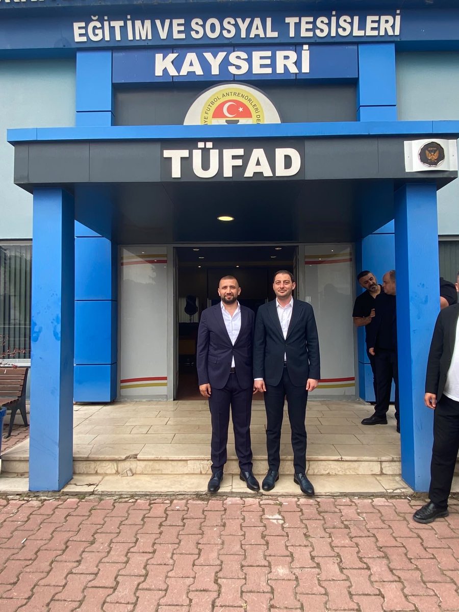 enesertugrulk's tweet photo. Erciyes 38 FK’nın, bugün gerçekleştirilen olağanüstü kongresinde Kulüp Başkanı olarak seçilen kıymetli kardeşim yol arkadaşım Latif Ersoy ve değerli yönetimine üstün başarılar diliyorum. Kurullarda görev alan arkadaşlarımı tebrik ediyorum. 
Şehrimize hayırlı olsun, uğurlar getirsin
@LatifErsoy8