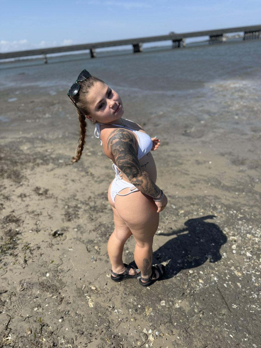 Mackyxstar's tweet photo. Be honest: Would you approach me at the beach? https://t.co/ukHJP5GbwG