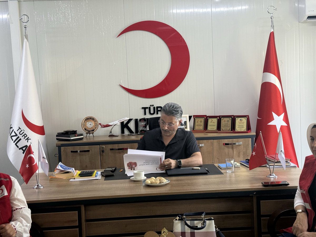 YeslyrtKizilay's tweet photo. Kadın Kolları ve Genç Kızılay ekibimiz ile birlikte, yaptığımız çalışmaları değerlendirdik, 3 aylık faaliyet planımızı oluşturduk.🌙 https://t.co/F17eMWzijd