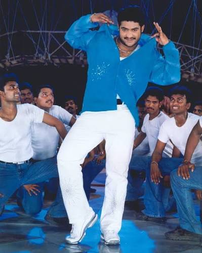 SkydreamMedia's tweet photo. నైజాంలో 10 లేదా అంతకంటే ఎక్కువ సెంటర్లలో 100 రోజులు ఆడిన సినిమాలు :

• వెంకటేశ్ – 4 సినిమాలు

రాజా
కలిసుందాం రా
నువ్వు నాకు నచ్చావ్
లక్ష్మీ

• మహేష్ బాబు – 2 సినిమాలు

పోకిరి
ఒక్కడు

• చిరంజీవి – 2 సినిమాలు

ఇంద్ర
ఠాగూర్

• జూనియర్ ఎన్టీఆర్ – 2 సినిమాలు

ఆది
సింహాద్రి

• పవన్ కళ్యాణ్ – 1 సినిమా

ఖుషి

• బాలకృష్ణ – 1 సినిమా

నరసింహ నాయుడు

• నాగార్జున – 1 సినిమా

శ్రీ రామదాసు

నైజాంలో 20 లేదా అంతకంటే ఎక్కువ సెంటర్లలో 100 రోజులు ఆడిన సినిమాలు :

• మహేష్ బాబు – 2 సినిమాలు

పోకిరి
ఒక్కడు

• చిరంజీవి – 1 సినిమా

ఠాగూర్

• రామ్ చరణ్ – 1 సినిమా

మగధీర

•  ఎన్టీఆర్ – 1 సినిమా

సింహాద్రి

నైజాంలో 30 లేదా అంతకంటే ఎక్కువ సెంటర్లలో 100 రోజులు ఆడిన సినిమాలు :

• మగధీర

• పోకిరి

• ఠాగూర్

#Venkatesh #MaheshBabu #Chiranjeevi #JrNTR #PawanKalyan #Balakrishna #Nagarjuna #RamCharan