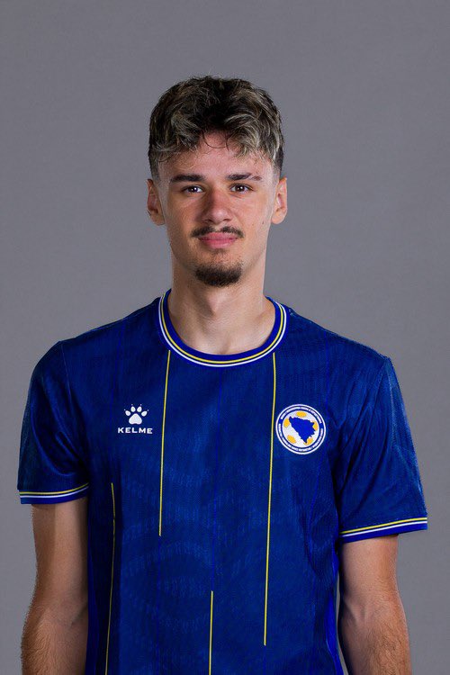 ZmajMedia's tweet photo. Bosnia’s 18yo old wonderkid Kerim Alajbegovic looks set to be joining Chelsea. 

Personal terms agreed with the London club, contract set until 2033.

Deal looks set to be worth €52 million + bonuses. https://t.co/ogjwNbL3rP