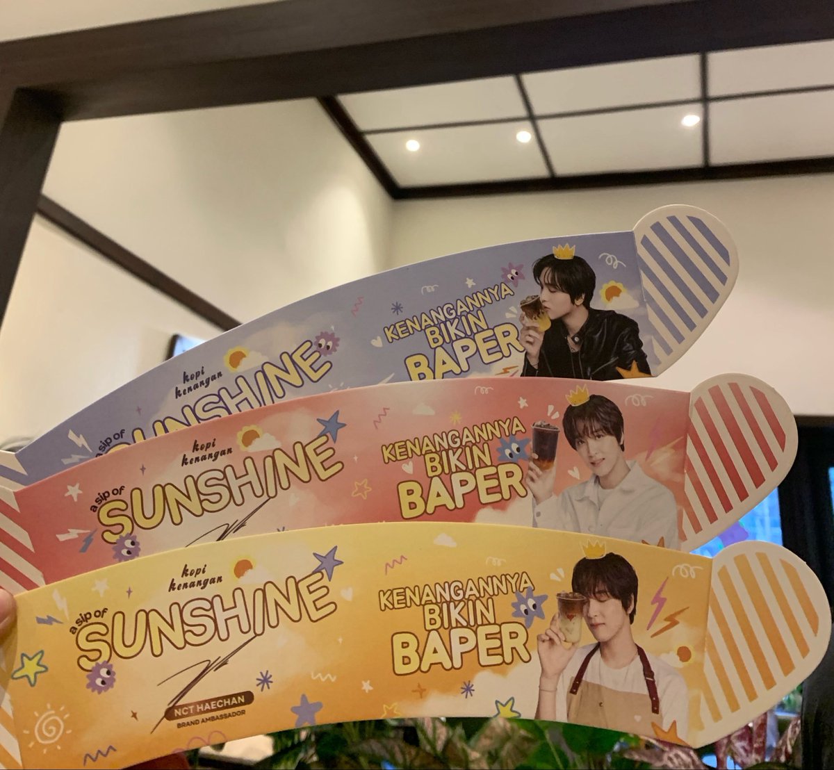 yunaaagf's tweet photo. WTS Kopi Kenangan x HAECHAN ☕💚

🥤 Cup Sleeve — $2.3 / ¥360 

💌 2 Postcards + 1 Sticker — $5.8 / ¥900 (90k)

✨ Bulk order = discount
🌍 WW
💳 Wise/Paypal

wts haechan nct kopi kenangan cup sleeve postcard sticker 해찬 엔시티 양도 ヘチャン NCT コラボ https://t.co/FLGGWsHjEy