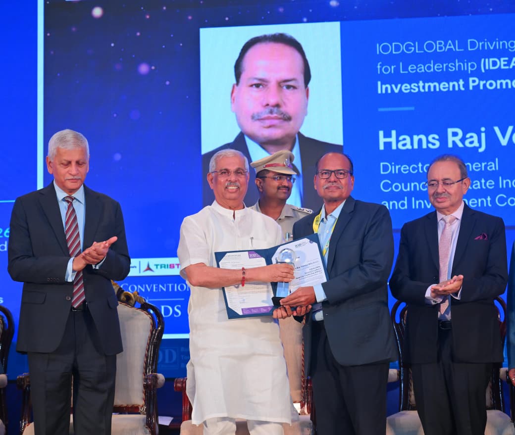 lokbhavan_tn's tweet photo. Thiru. Rajendra Vishwanath Arlekar, Hon’ble Governor of Tamil Nadu, participated as the Chief Guest, felicitated the awardees, and presented the IDEAL Awards 2026 at the valedictory session of the IOD National Convention on “Boards” at Taj Coromandel, Chennai.
In his address, he emphasized that strong and visionary boardroom decisions are pivotal in driving transformation, enhancing global competitiveness, and shaping inclusive growth. He underscored that the pathway to a #ViksitBharat lies through a #ViksitTamilNadu, where policies and strategic decisions taken at the highest levels must effectively reach the grassroots and benefit every citizen.
Highlighting the role of responsible governance, innovation, and people-centric decision-making, he called for aligning board strategies with national priorities to accelerate economic growth and build a resilient, future-ready India.

#ViksitBharat #ViksitTamilNadu #EconomicGrowth #GoodGovernance #CorporateLeadership #Transformation #GlobalCompetitiveness 

@rashtrapatibhvn @VPIndia @PMOIndia @HMOIndia
@rajendraarlekar @KeralaGovernor @MIB_India
@PIB_India @pibchennai @DDNewslive @airnewsalert
@PTI_News @ani_digital @DDTamilNews @airnews_Chennai @CBCCHENNAI_MIB