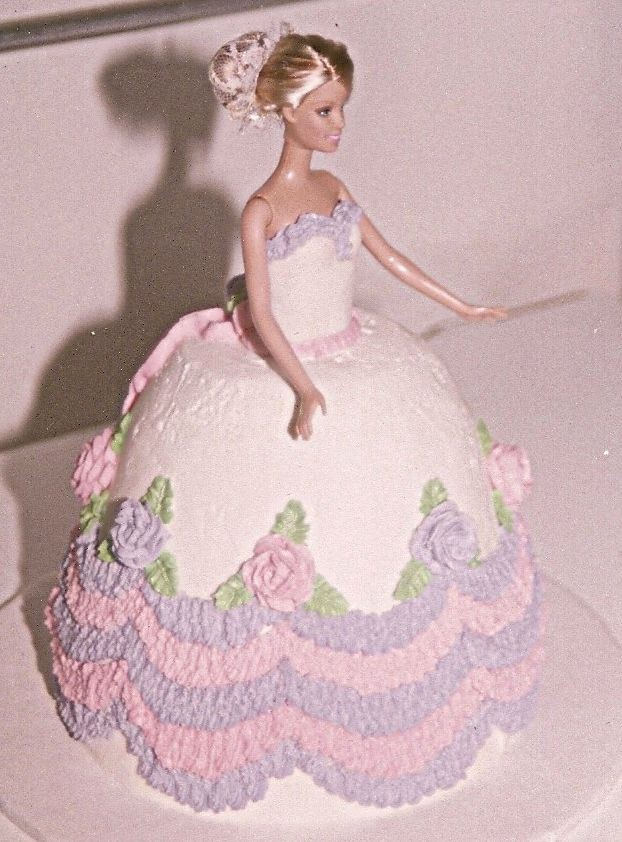 MaddyJean19's tweet photo. My mom used to make these Barbie doll birthday cakes for me when I was a little girl in the 70s. She would bake a regular cake, stick a Barbie in the middle, and decorate it to look like she was wearing a big fancy icing skirt. They were so pretty to me, and I got a new Barbie, too. 🩷
