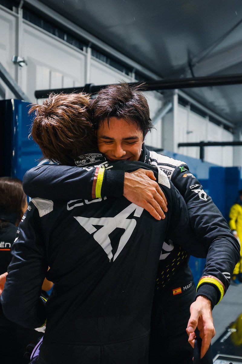 KiroRaceCo's tweet photo. Our Titi hearts are full 💛

#TokyoEPrix #FormulaE https://t.co/rVYBTNd55I