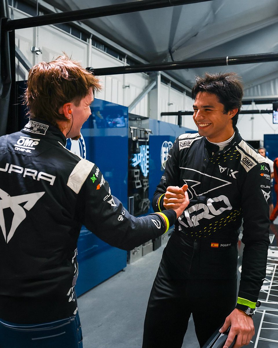 KiroRaceCo's tweet photo. Our Titi hearts are full 💛

#TokyoEPrix #FormulaE https://t.co/rVYBTNd55I