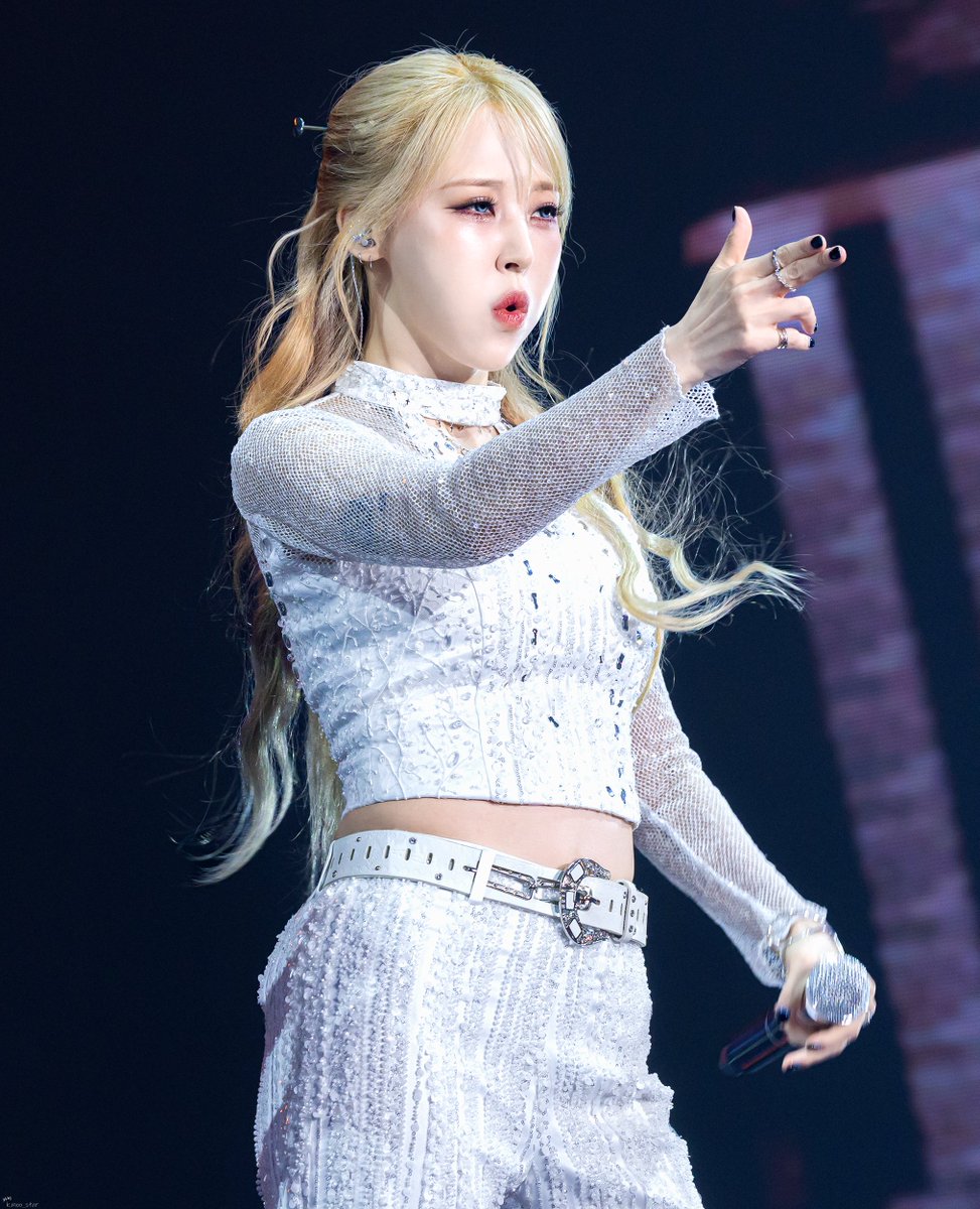 k_moo_star's tweet photo. [ Moonbyul 문별🐹 ]                                    
260621 마마무 WORLD TOUR [4WARD] IN SEOUL D3(1)

#마마무 #MAMAMOO #문별 #MoonByul #ムンビョル https://t.co/hUD64xeGs7