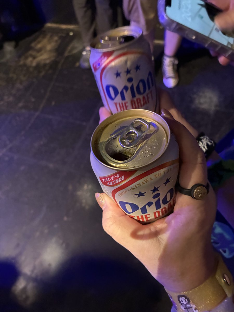 tsugofan's tweet photo. ほんこち奈良ぶりの越谷ドーパ🫶
並んで写真撮るときガゴさんいい匂いした
私は汗だくで失礼しました😆
熱気でステージが白くなったん初めて見た
8月は愛知大阪横浜楽しみ😊 https://t.co/1ulhStpZbY