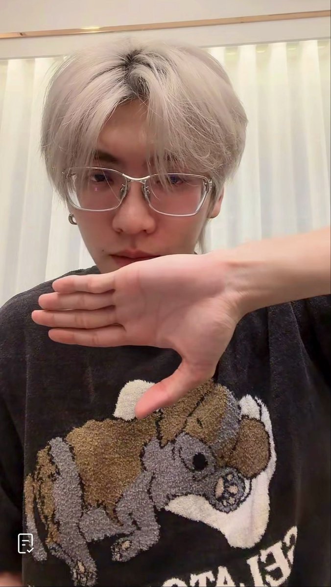 yk_thbn's tweet photo. 1枚目:ぼすくいーず
2枚目:なーらっく
3枚目:どうした？誰かにやられてる？？（本人）
4枚目:寝起きのぱきん先生

言葉がわからなくても楽しめる配信ありがとう😊💕 https://t.co/o48IlNrGKi