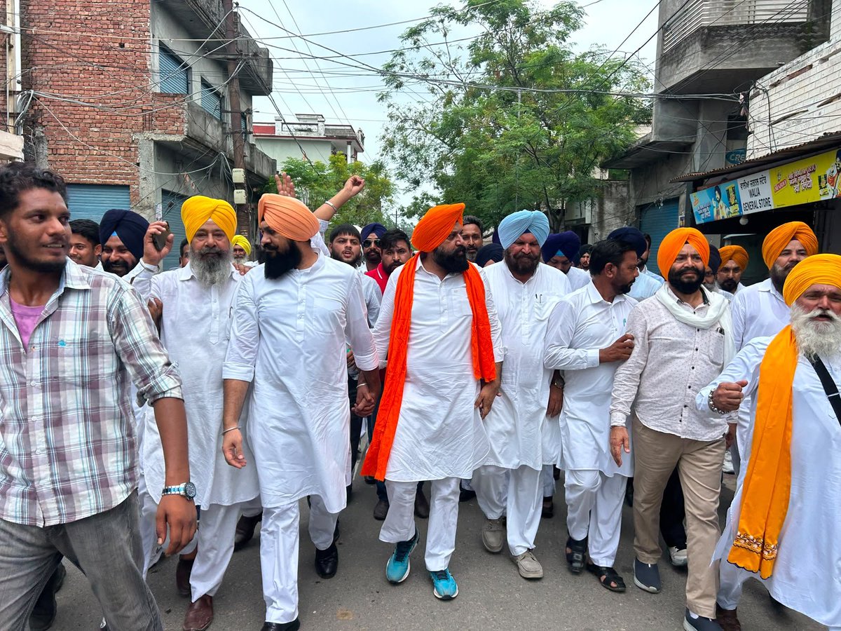 Akali_Dal_'s tweet photo. ਆਪ ਸਰਕਾਰ ਵੱਲੋਂ SGPC ਮੈਂਬਰ ਸ.ਗੁਰਿੰਦਰਪਾਲ ਸਿੰਘ ਗੋਰਾ ਜੀ ਦੇ ਭਤੀਜੇ 'ਤੇ ਕੀਤੇ  ਨਜਾਇਜ਼ ਪਰਚੇ ਦੇ ਸੰਬੰਧ ਵਿੱਚ ਜੱਥੇਦਾਰ ਸੁੱਚਾ ਸਿੰਘ ਲੰਗਾਹ ਜ਼ਿਲ੍ਹਾ ਪ੍ਰਧਾਨ, ਗੁਰਦਾਸਪੁਰ ਦੀ ਅਗਵਾਈ ਹੇਠ ਜਿਲ੍ਹੇ ਦੀ ਸੀਨੀਅਰ ਲੀਡਰਸ਼ਿਪ ਅਤੇ ਯੂਥ ਅਕਾਲੀ ਦਲ ਵਲੋਂ ਥਾਣਾ ਕਾਦੀਆਂ ਦਾ ਘਿਰਾਓ ਕੀਤਾ ਗਿਆ ਅਤੇ ਨਜਾਇਜ਼ ਪਰਚਾ ਰੱਦ ਕਰਵਾਇਆ ਗਿਆ। https://t.co/IiH67ltwE8