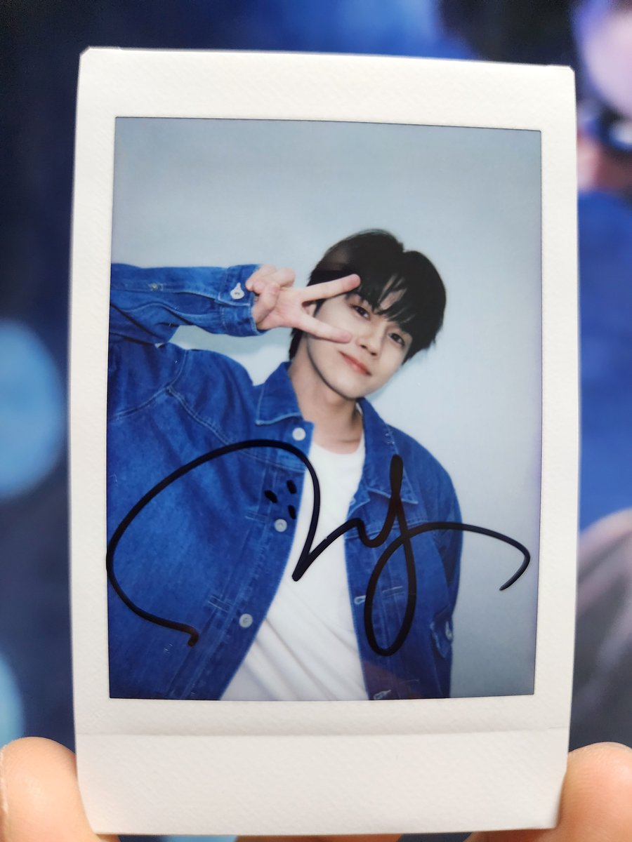 Dreamy_Ong's tweet photo. 싸인 폴라ㅠㅠ 집 와서 정신 챙기고 보니까 더 이쁘네ㅠ https://t.co/KnJZDOMcbN