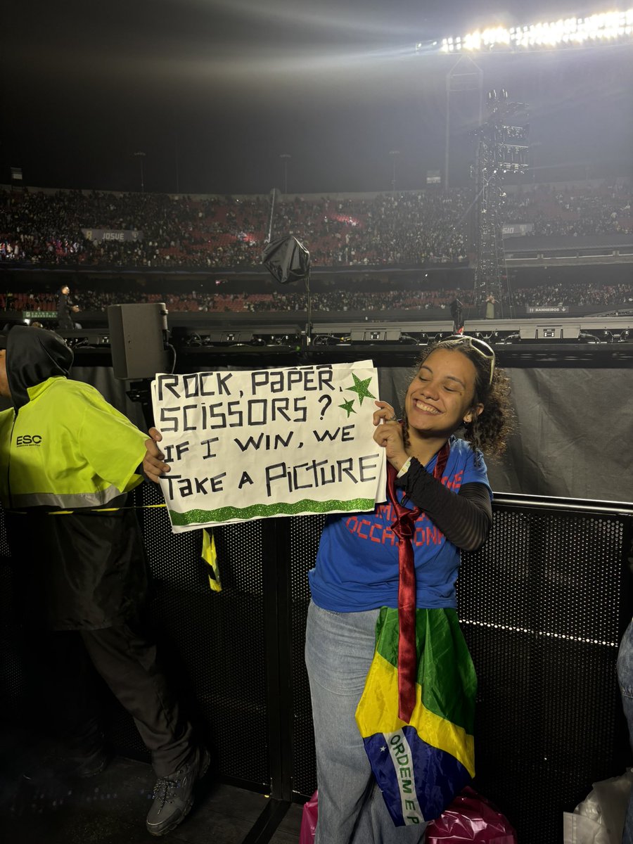 _lttlfrk's tweet photo. Eu quando sou a primeira pessoa a perder no pedra papel tesoura pro Harry Styles no Morumbi https://t.co/4dq2spJ92W