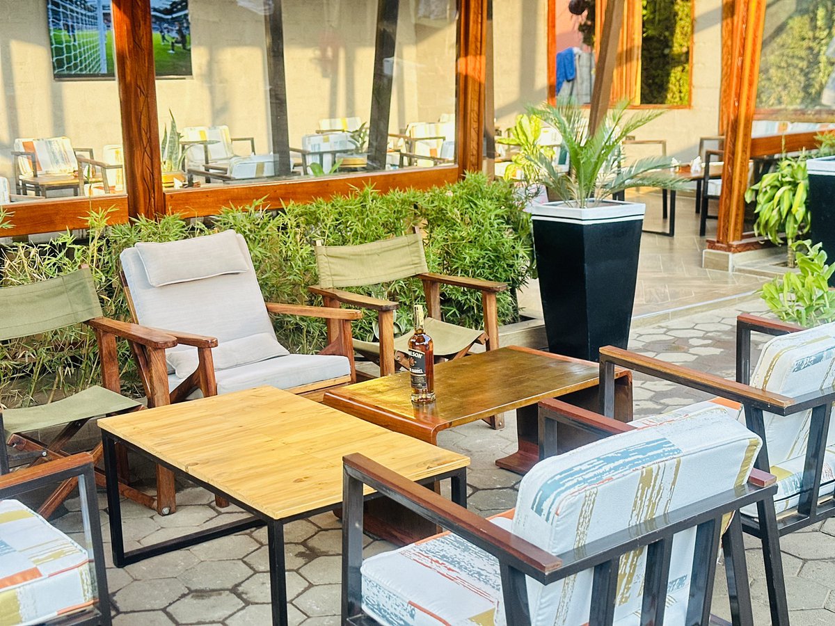 eddiespikaagaba's tweet photo. Set up is done!

This Saturday evening, experience Wines &amp; Strings featuring The Afro Violinist at @booth_rolex .

Limited tables available.

📍 Kakoba Road
📞 0776333351 | 0701651900

Don’t hear about it—be there. https://t.co/ziabNHX0TQ