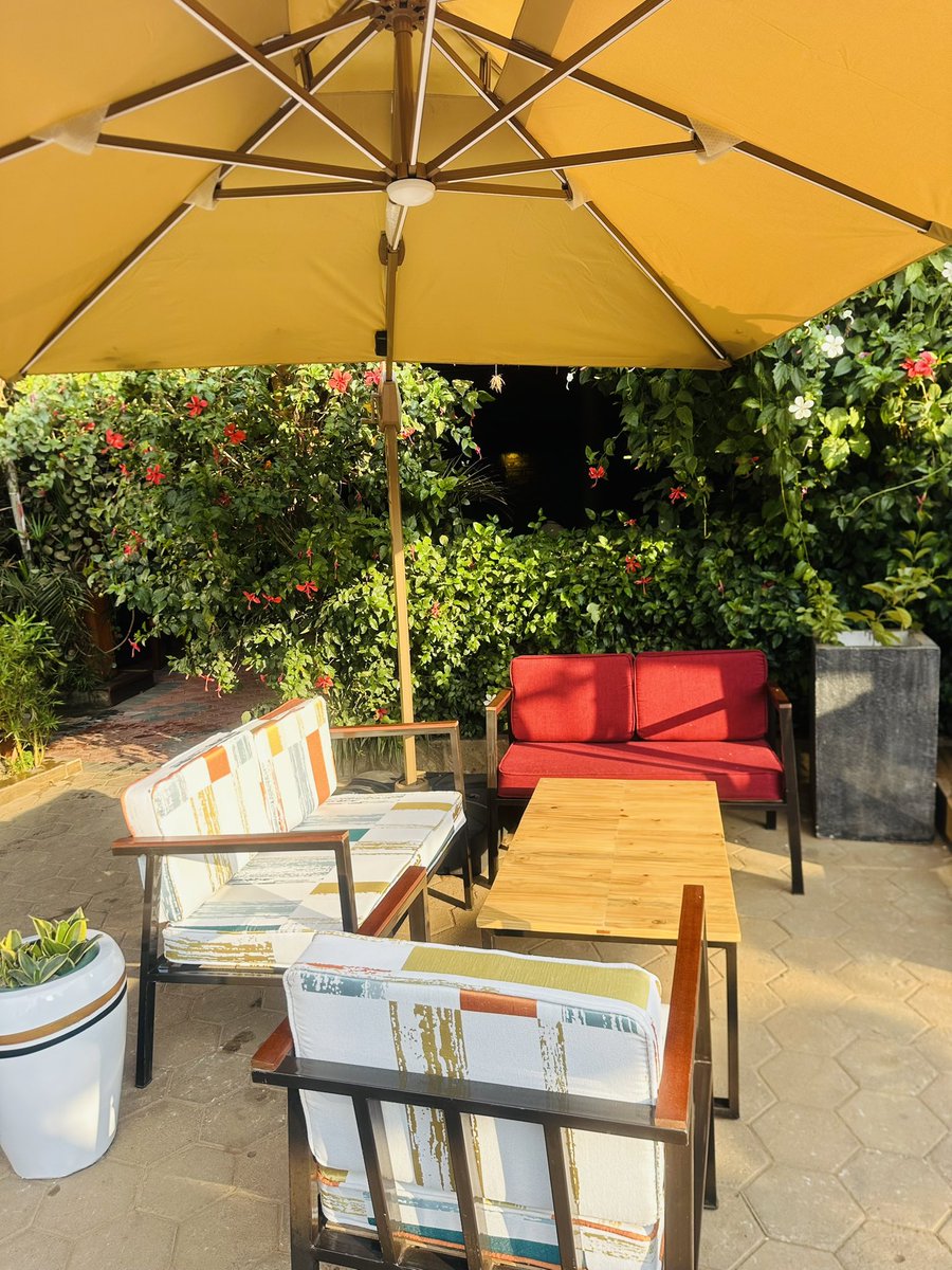 eddiespikaagaba's tweet photo. Set up is done!

This Saturday evening, experience Wines &amp; Strings featuring The Afro Violinist at @booth_rolex .

Limited tables available.

📍 Kakoba Road
📞 0776333351 | 0701651900

Don’t hear about it—be there. https://t.co/ziabNHX0TQ