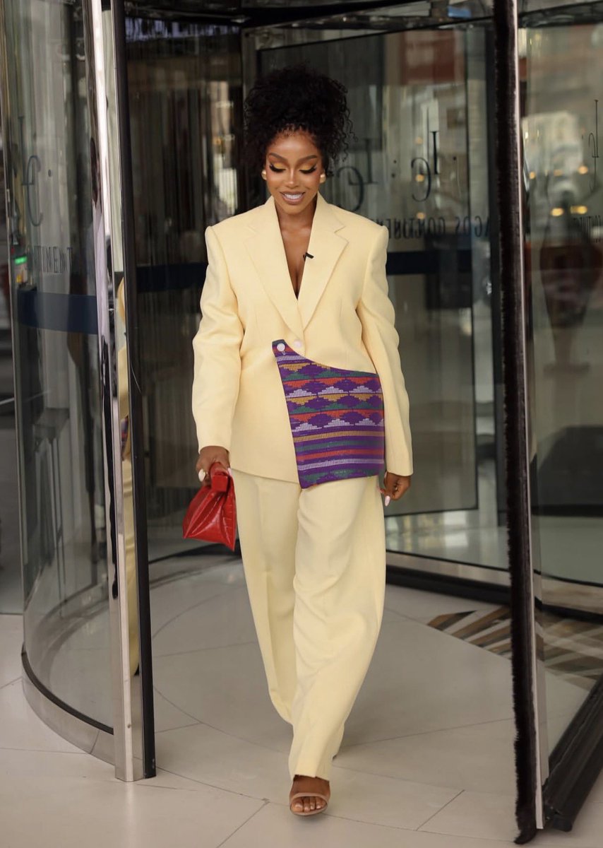 OfficialSwazzi's tweet photo. Styled Uche Montana in Emmykasbit https://t.co/CC57jlBj0R