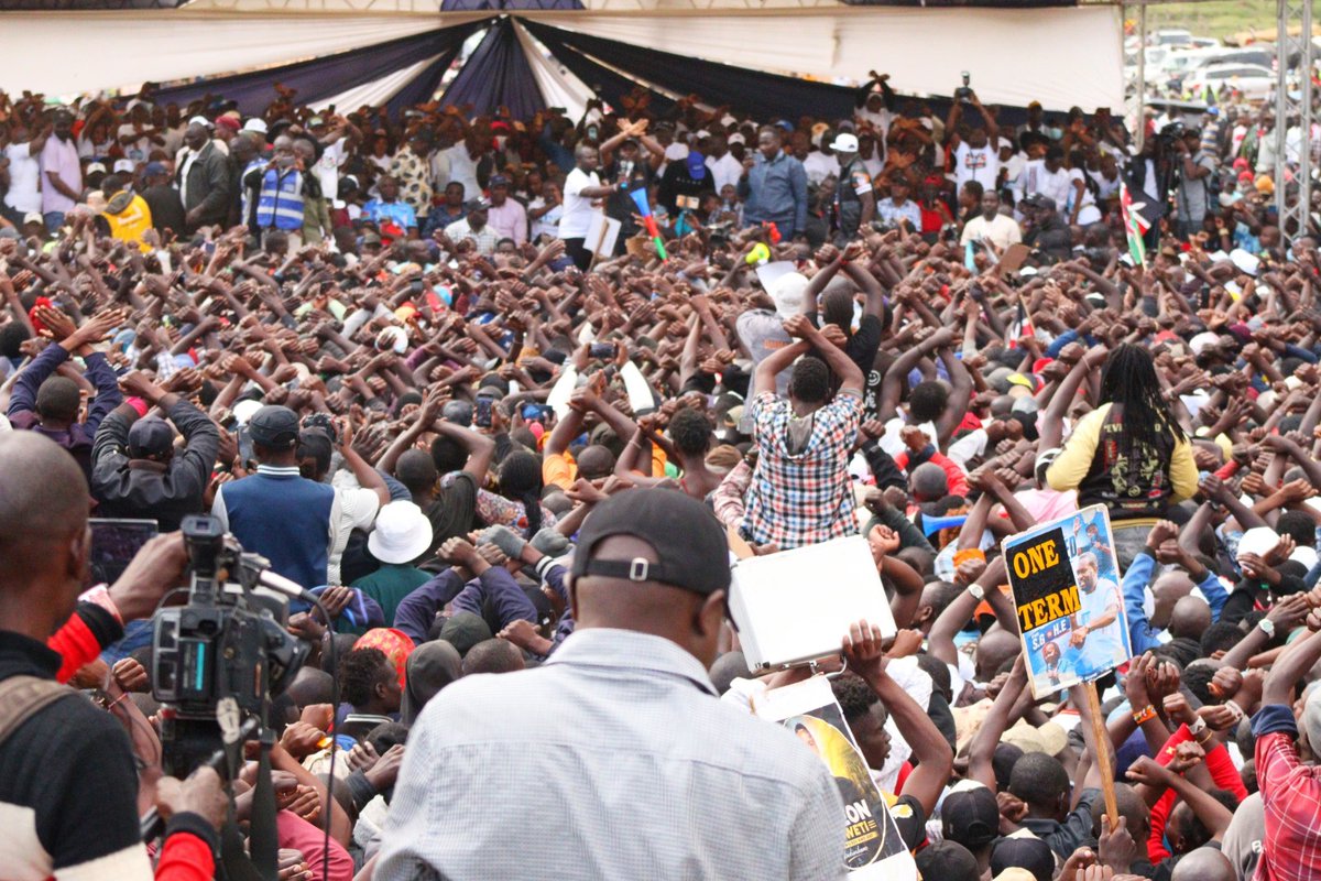 Eastleighvoice's tweet photo. Large crowds lined up along the streets of Kitale to welcome Nairobi Senator Edwin Sifuna and the Linda Mwananchi movement leaders during their grand entry rally. https://t.co/CPqlxhQ2fr