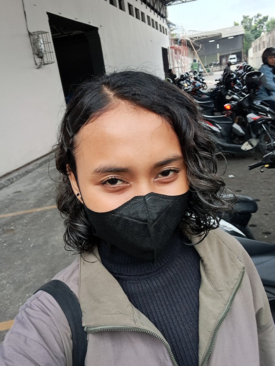 pd_larasati's tweet photo. @ayin4me Padahal natural curly hair cakep banget jir kalo BENERAN dirawat, bukan dilurusin https://t.co/qXfQcGpF8w